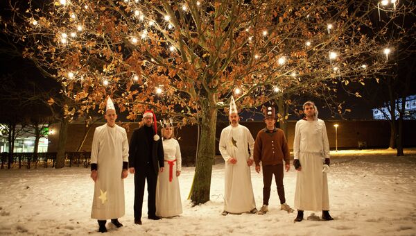Кадр из фильма Музыка для одного Рождества и шести ударников, реж. Йоханнес Шерне