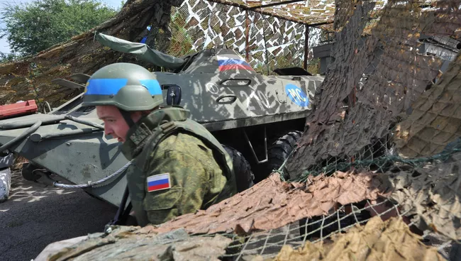 Блок-пост российских миротворцев на въезде в город Бендеры. Архив