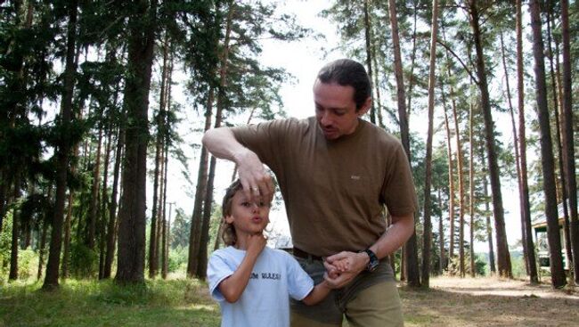 Один из детей реабилитационной программы центра «Наш солнечный мир»