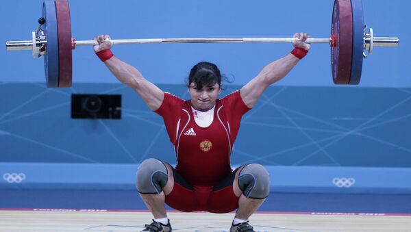 Россиянка Светлана Царукаева в соревнованиях по тяжелой атлетике