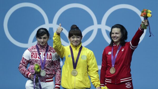Россиянка Светлана Царукаева (слева) на церемонии вручения медали на Играх в Лондоне. Архивное фото