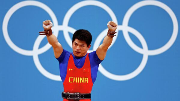 Штангист из Китая Линь Цинфэн завоевал золото на Олимпиаде в Лондоне
