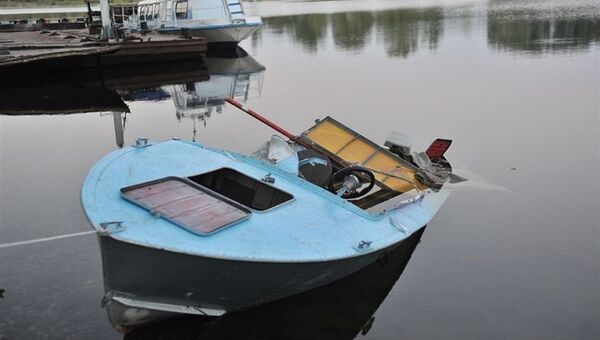 В районе острова Зелененький столкнулись моторные лодки Салют и Прогресс