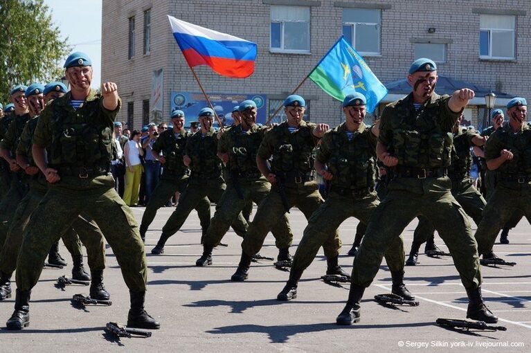 Показательные выступления в Иванове в день ВДВ