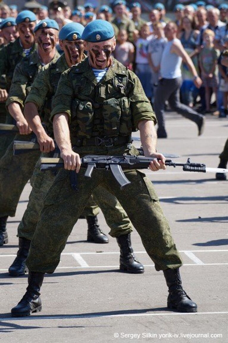 Показательные выступления в Иванове в день ВДВ