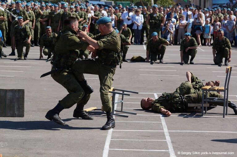 Показательные выступления в Иванове в день ВДВ