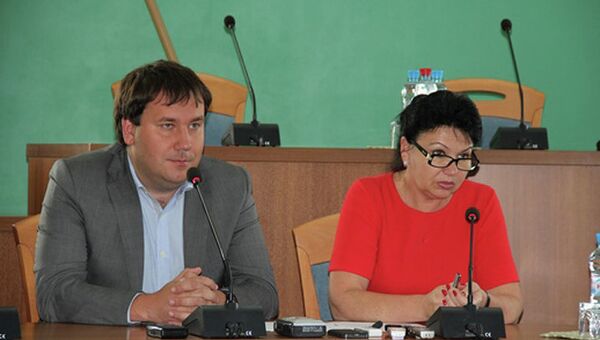 Заместитель губернатора Костромской области Наталия Подкопаева и сити-менеджер Костромы Виктор Емец