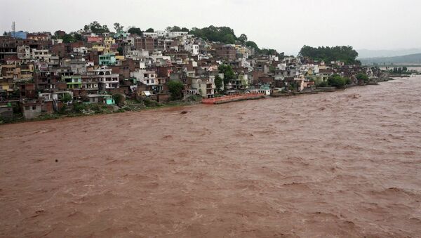 Наводнение после проливных дождей на севере Индии, архивное фото