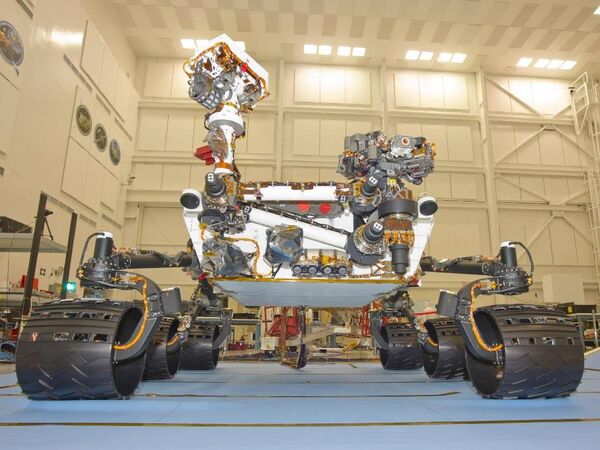 Марсоход Curiosity перед отправкой на космодром на мысе Канаверал Марсоход Curiosity перед отправкой на космодром на мысе Канаверал