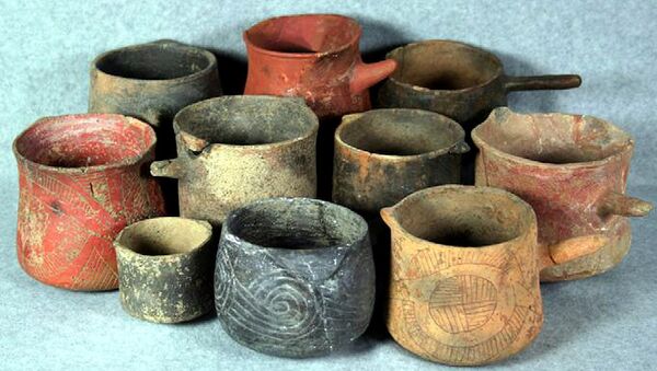 Кофейники и кубки, из которых древние индейцы пили ритуальный кофе, черный напиток