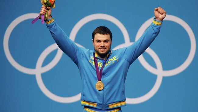 Украинский штангист Торохтий завоевал золото на Олимпиаде в Лондоне
