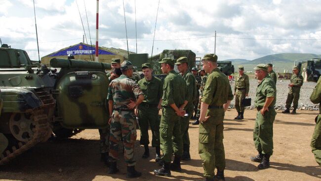 Индийские и российские военные на международных учениях Индра-2012