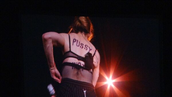 Мадонна на концерте в Москве поддержала участниц Pussy Riot