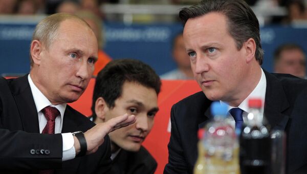 Президент России Владимир Путин и премьер-министр Великобритании Дэвид Кэмерон (слева направо). Архивное фото