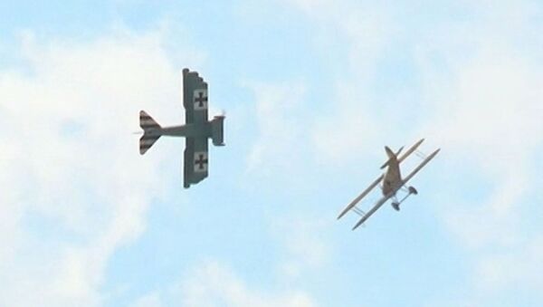 Ретросамолеты Ньюпорт-17 и Фоккер устроили воздушный бой над Жуковским