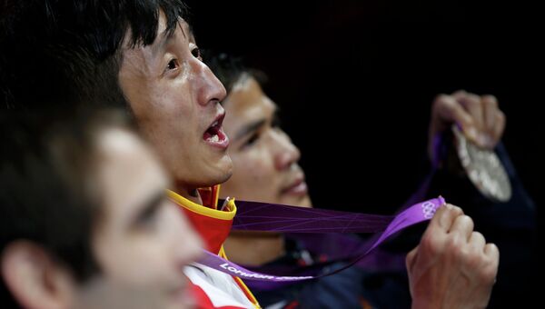 Китайский боксер Цзоу Шимин завоевал золото Олимпиады в Лондоне