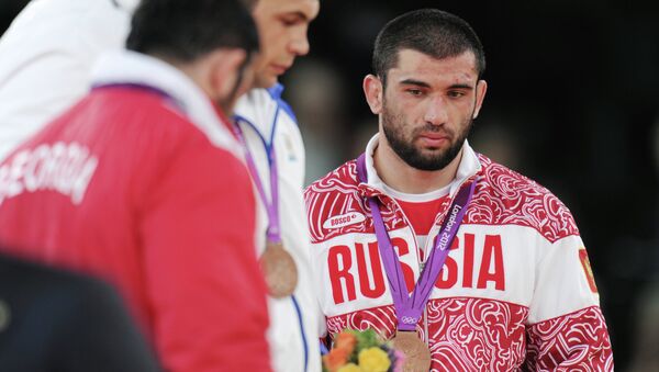 Россиянин Билял Махов, завоевавший бронзовую медаль на соревнованиях среди мужчин