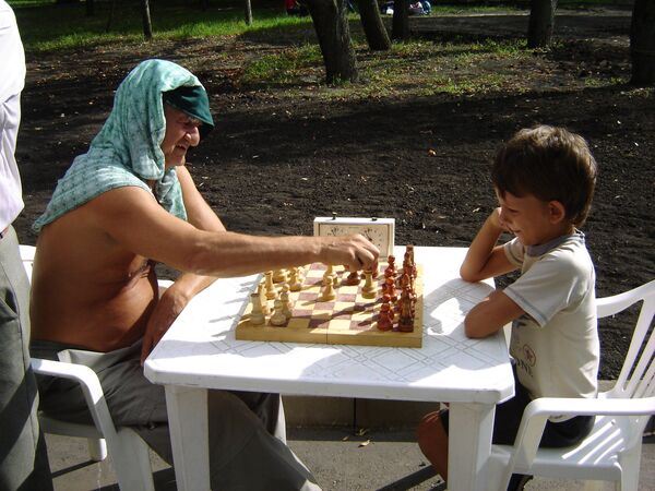 Тхэквондо, капоэйра и шахматы: День физкультурника отметили в России