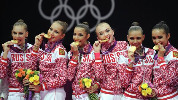 Российские гимнастки завоевавшие золотые медали в групповых соревнованиях по художественной гимнастике