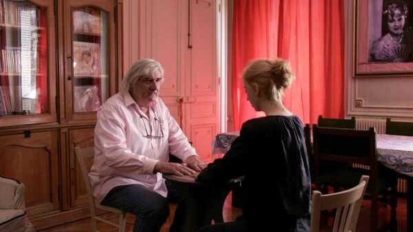 Кадр из фильма Девушка из ниоткуда (La fille de nulle part ), режиссер Жан-Клод Бриссо (Jean-Claude Brisseau)