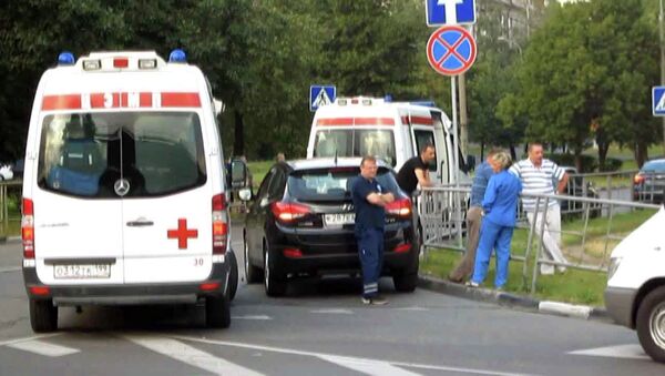 Три человека пострадали в результате резкого торможения автобуса в Москве