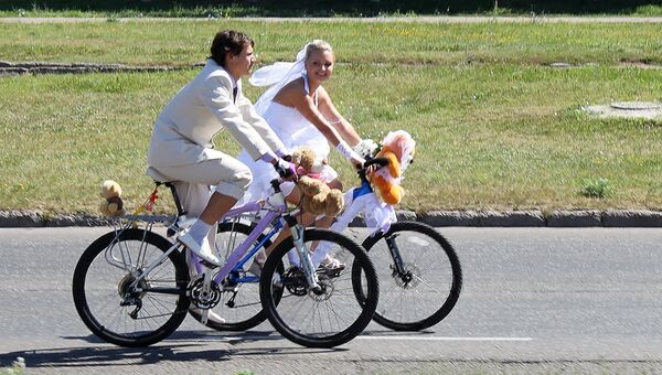 Свадьба на велосипедах удивила жителей Набережных Челнов