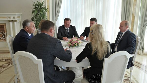 В.Путин встретился с А.Хорошавиным и общественностью