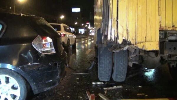 BMW врезался в автомобиль Мосгортранса на Ленинградском шоссе в Москве 
