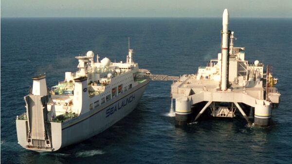 Cтартовая платформа Odissey и командное судно Sea Launch Commander на точке старта в Тихом океане
