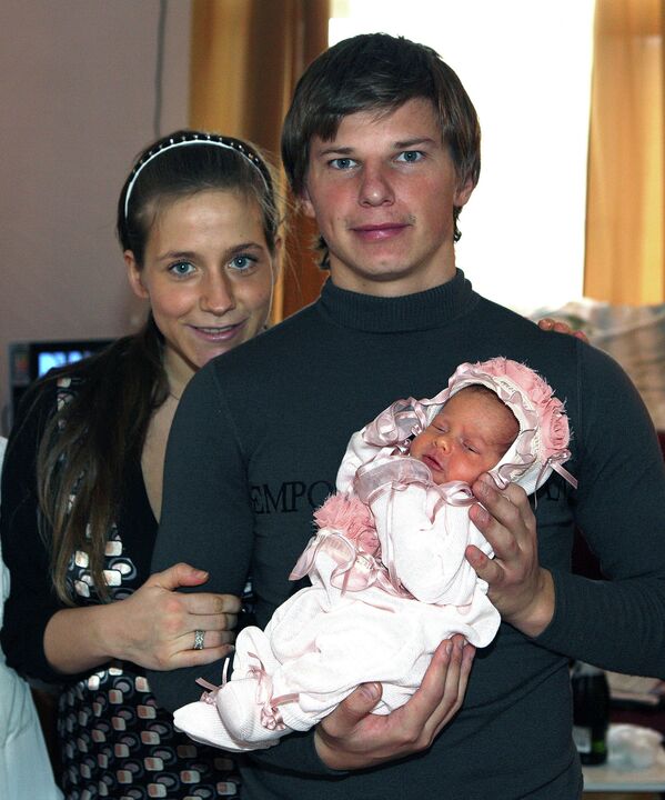 Футболист Андрей Аршавин с женой Юлией и дочерью Алиной