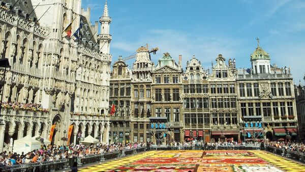 Цветочный ковер на площади Гранд-плас в Брюсселе