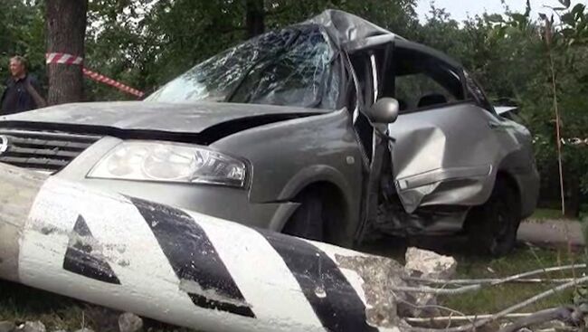 Nissan снес мачту городского освещения на юге Москвы