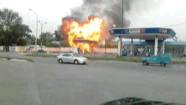 Взрыв газовых баллонов на АЗС в Екатеринбурге. Съемка очевидца   