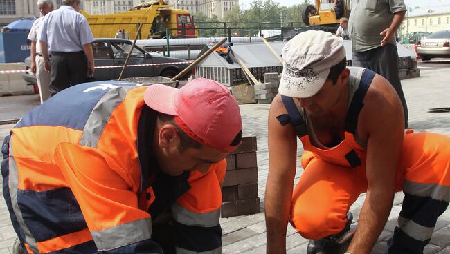 Укладка тротуарной плитки в Москве. Архив