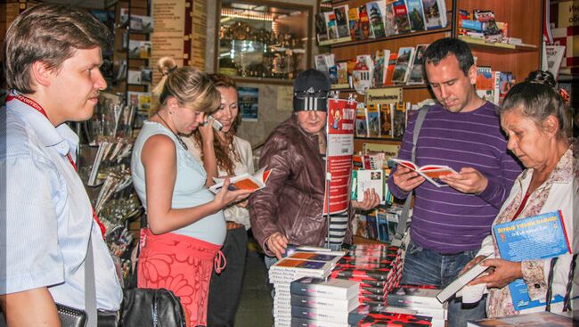 Москвичи встретились с известными писателями на Книжном марафоне