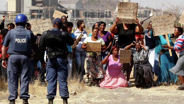 Акция протеста против убийства шахтеров в ЮАР