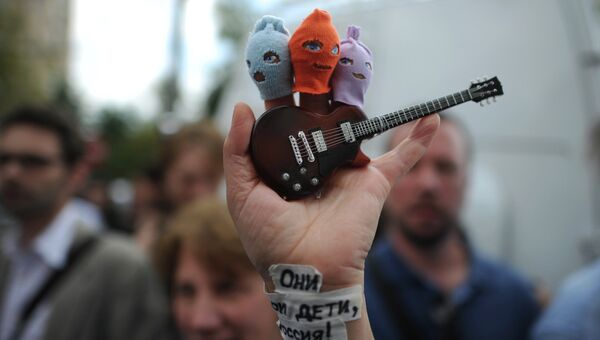 Акция в поддержку участниц панк-группы Pussy Riot в Москве. Архив