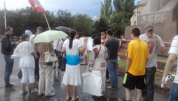 Участники автопробега Белый поток провели митинг в Волгограде