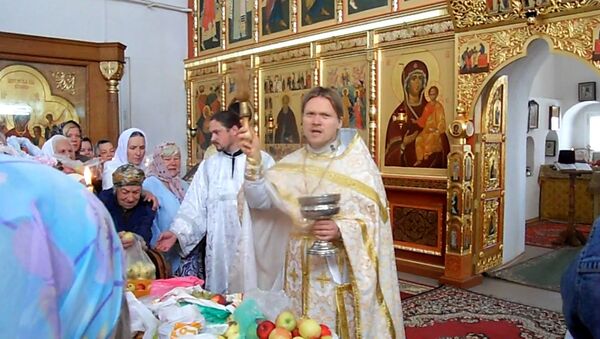 Православные вологодцы осветили яблоки в Преображение Господне