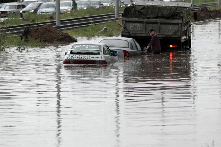 Последствия сильного дождя в Казани