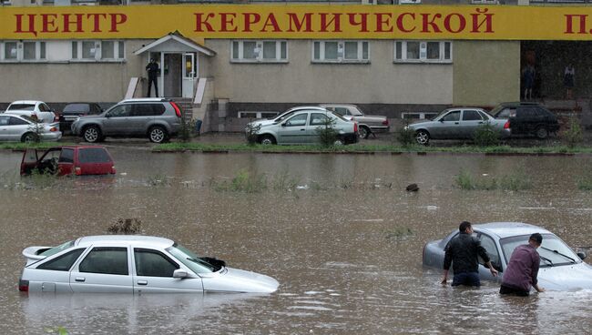 Последствия сильного дождя в Казани