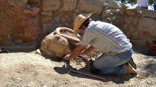 Греческие археологи раскопали в горах Крита виллу возрастом в 3,5 тыс лет