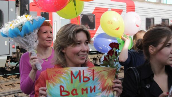 Возвращение смены из детского лагеря в Омске 