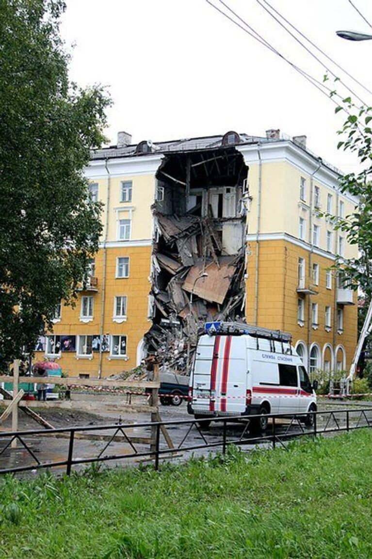 В Северодвинске обрушился подъезд жилого дома