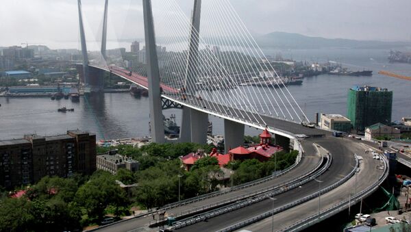 Вантовый мост через бухту Золотой Рог во Владивостоке