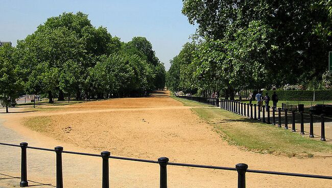 Прогулочная аллея Роттен-Роу в Гайд-парке, Лондон