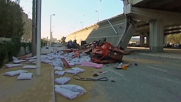 Последствия обрушения автомобильного моста в Китае. Кадры с места ЧП