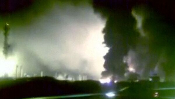 Нефтезавод в Венесуэле горит после взрыва. Кадры с места ЧП 
