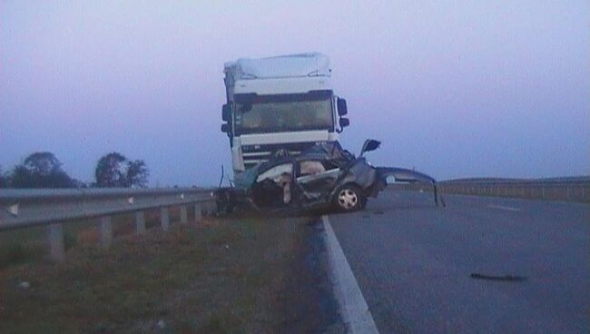 На месте автокатастрофы на Ставрополье, где погиб первый солист группы Ласковый май Юрий Гуров 