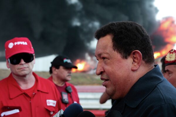 Уго Чавес на месте пожара на НПЗ Amuay в Венесуэле